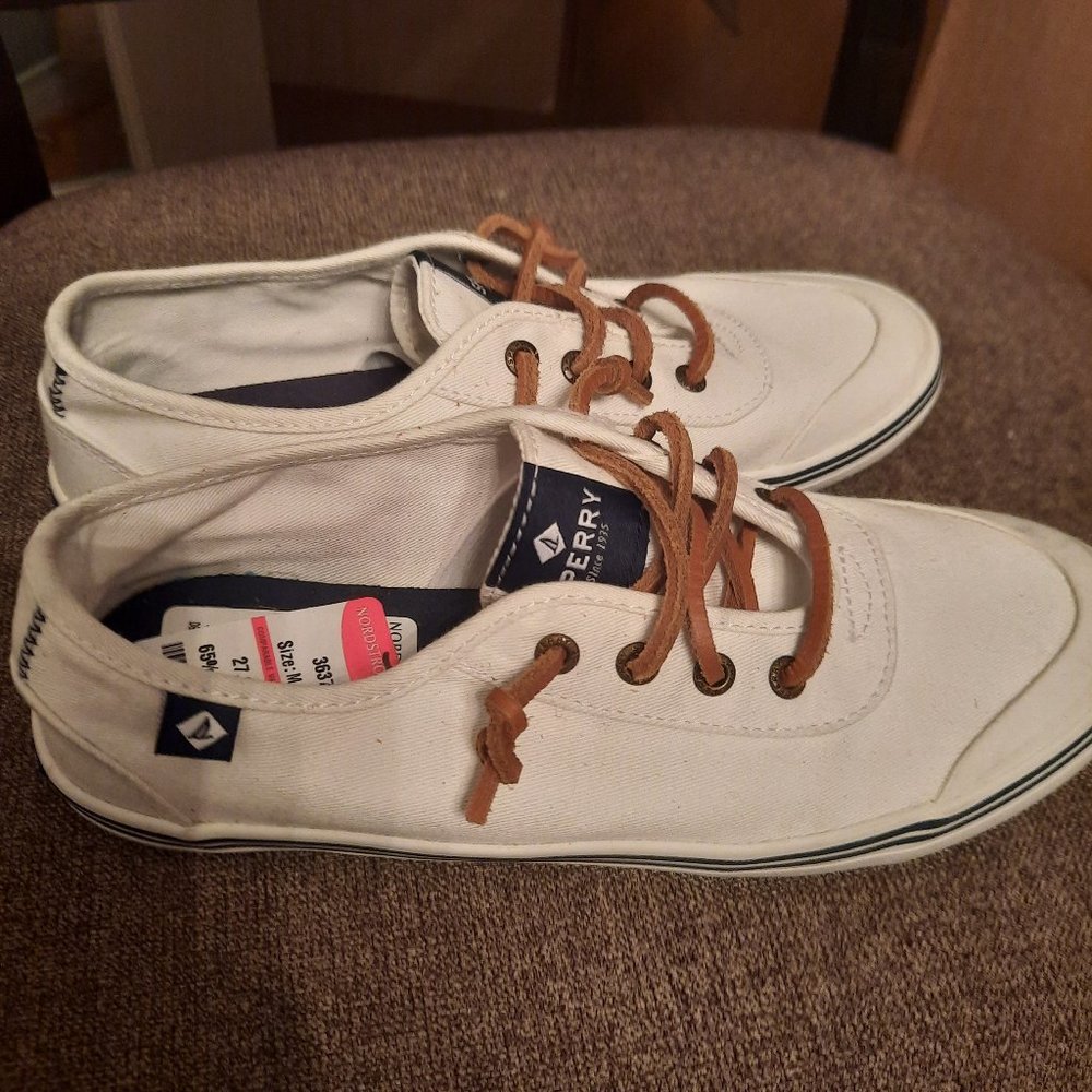 Sperry white canvas sneakers size M7/W9